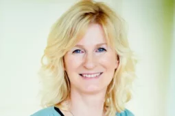 Katrin Recke headshot